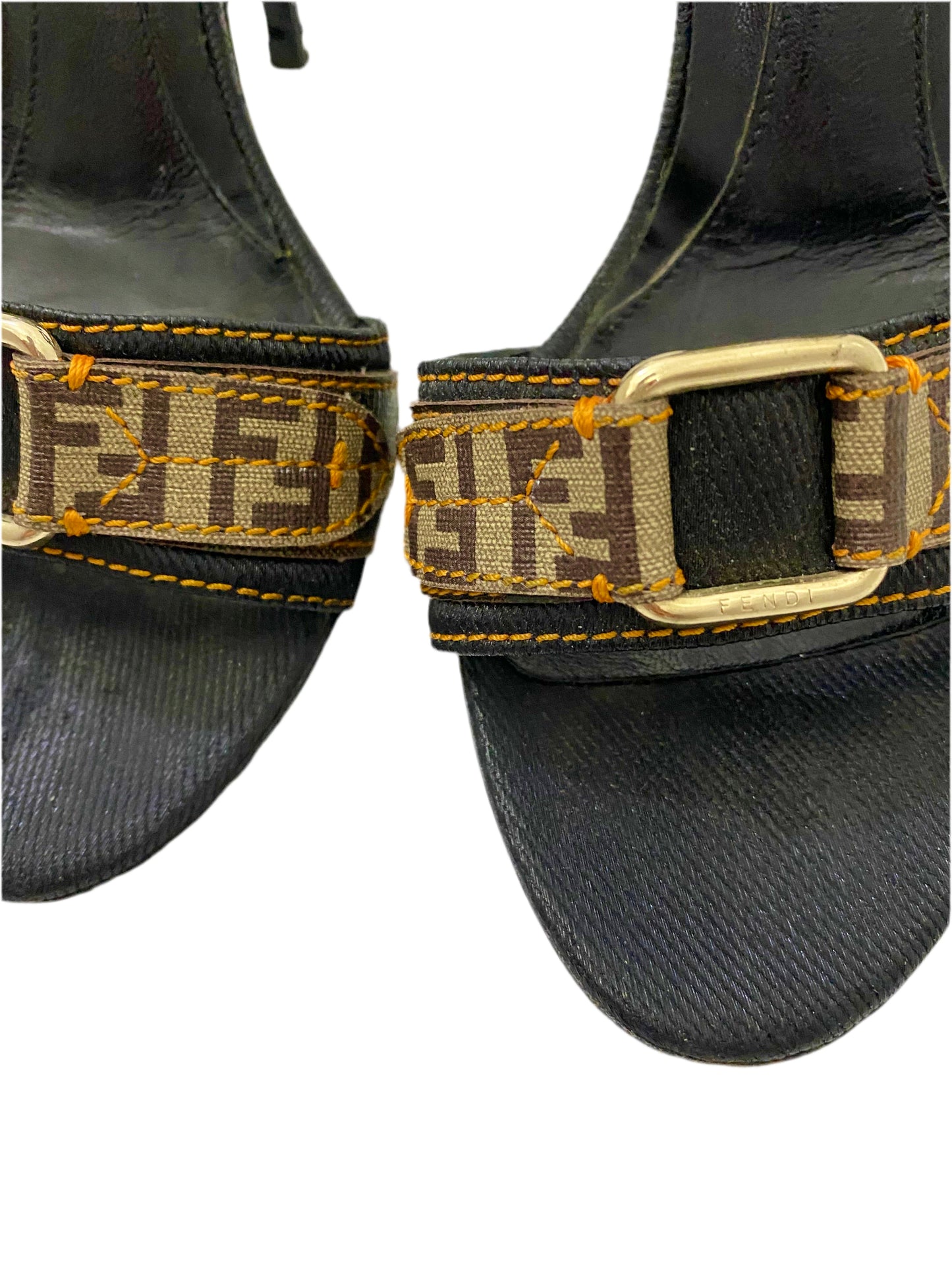 Fendi – Sandalen mit Absatz und Monogramm-Riemen