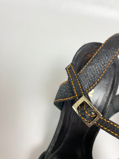 Fendi – Sandalen mit Absatz und Monogramm-Riemen